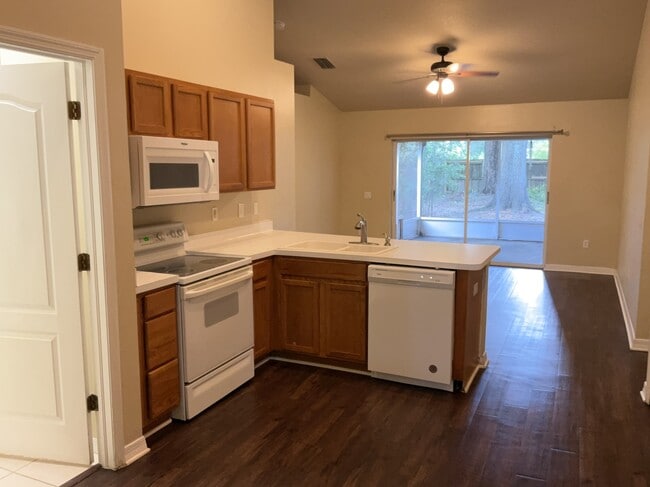 Building Photo - 633 Somerstone Dr