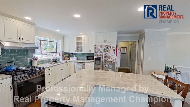 Building Photo - Spacious 5BR/3BA Home on Quiet Cul-de-Sac | Hardwoods, Fireplace & Park-Like Yard