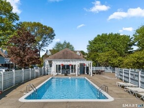 Building Photo - 2124 Old Pond Ln