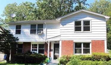 Building Photo - 140 Ayrault Dr