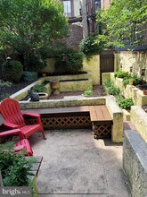 Building Photo - 2306 Spruce St