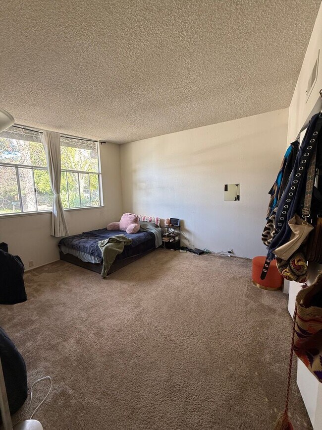 Foto del edificio - Charming 3-bedroom, 2-bathroom duplex in West Davis.