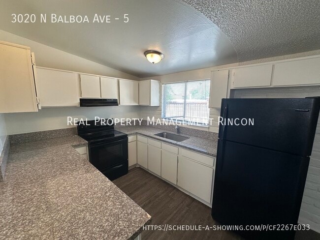 Building Photo - 3020 N Balboa Ave