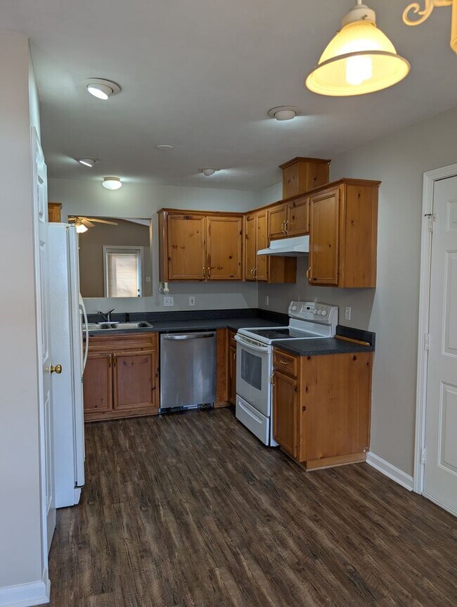 Foto del edificio - 3/2 Home with garage and spacious living areas!!!