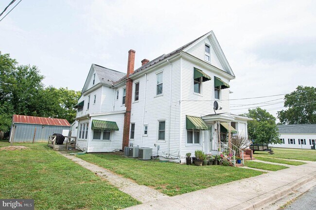 Building Photo - 202 N 2nd St