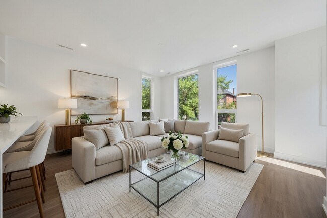 Foto del edificio - 2931 W Washington Blvd