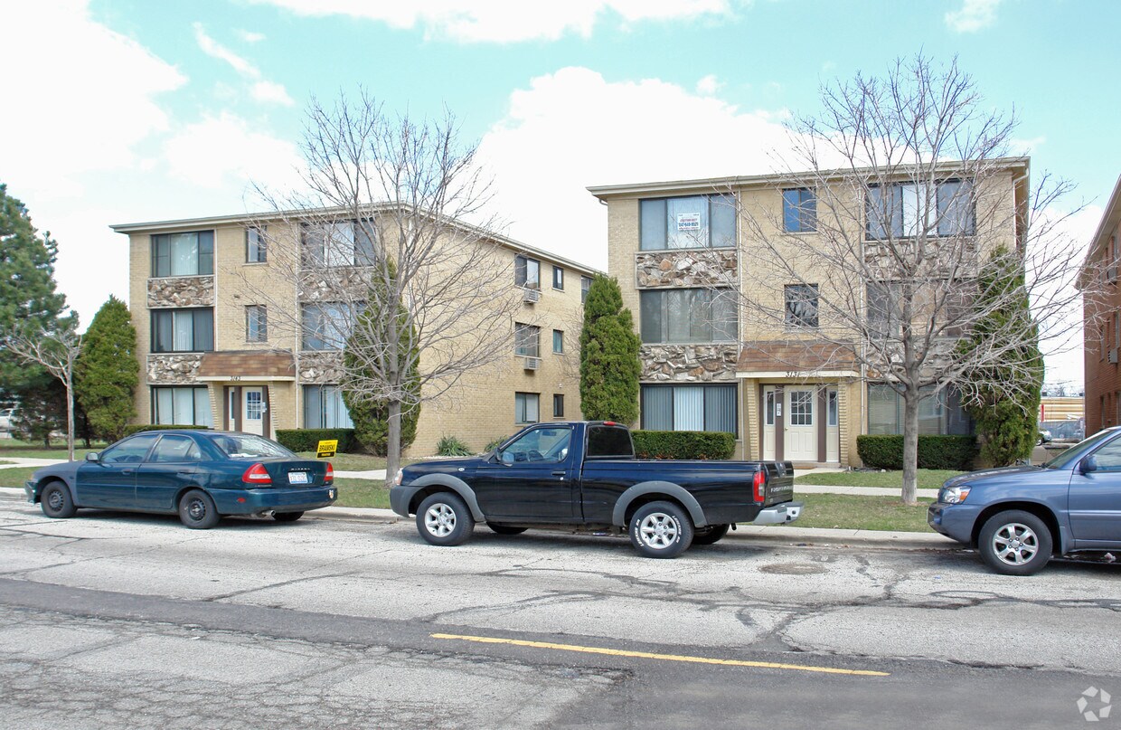 Primary Photo - 3131-3143 Elm St