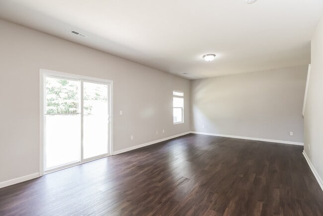 Building Photo - 1521 Waylon Ave
