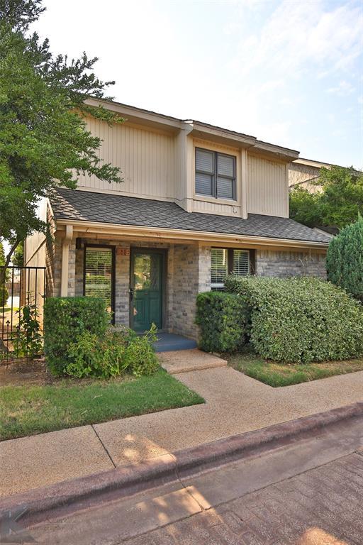 Foto del edificio - 68 Fairway Oaks Blvd