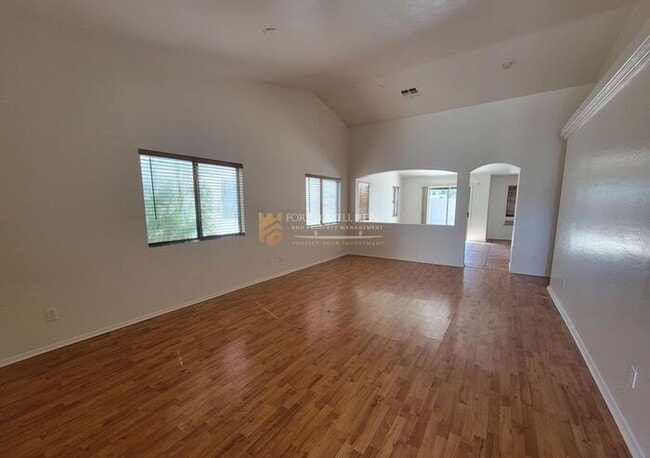 Building Photo - 3133 W Huntington Dr
