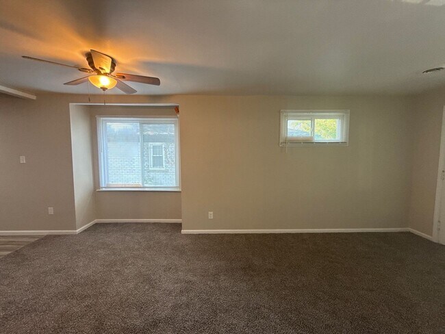Building Photo - Freshly Renovated 3-Bedroom Home – Quality...