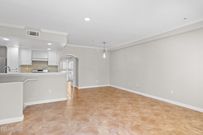 Building Photo - 5200 Premiere Hls Dr