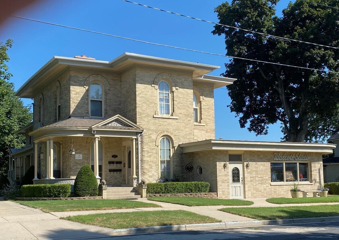 229 N Ludington St Unit 1, Columbus, WI 53925 Apartment for Rent in