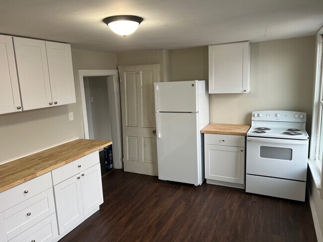 Photo - 206 W Eads Pkwy Apartment