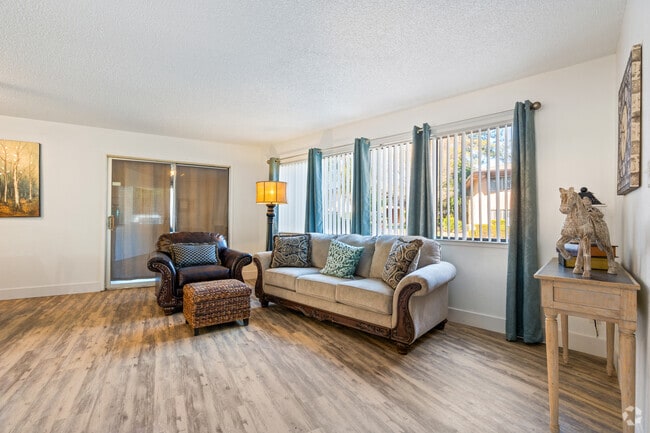 2BR, 1BA - 915SF - Living Room - Rinconada Village