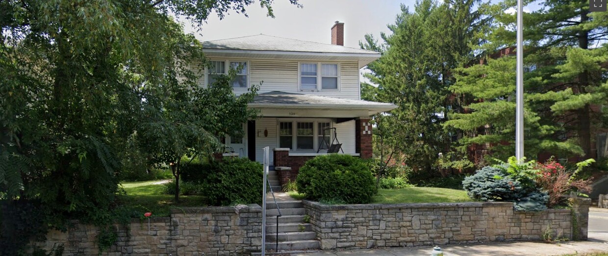 Primary Photo - 4 bedrooms 2 bathrooms across from Union/K...