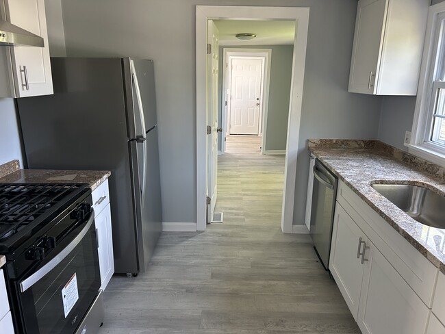 Building Photo - 1048 Black Dr