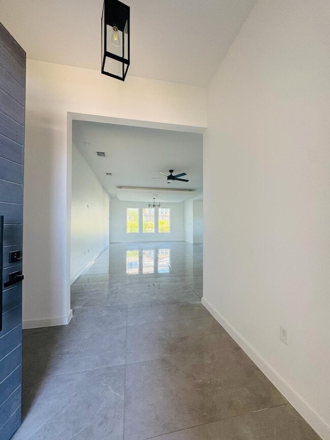 Building Photo - 420 Placido Dr