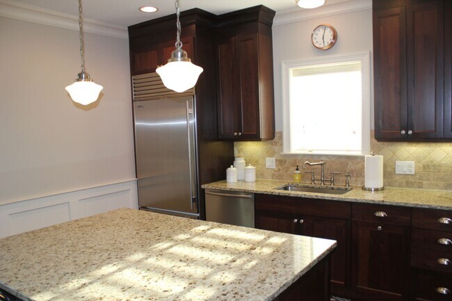 Foto del edificio - 2038 W Addison St