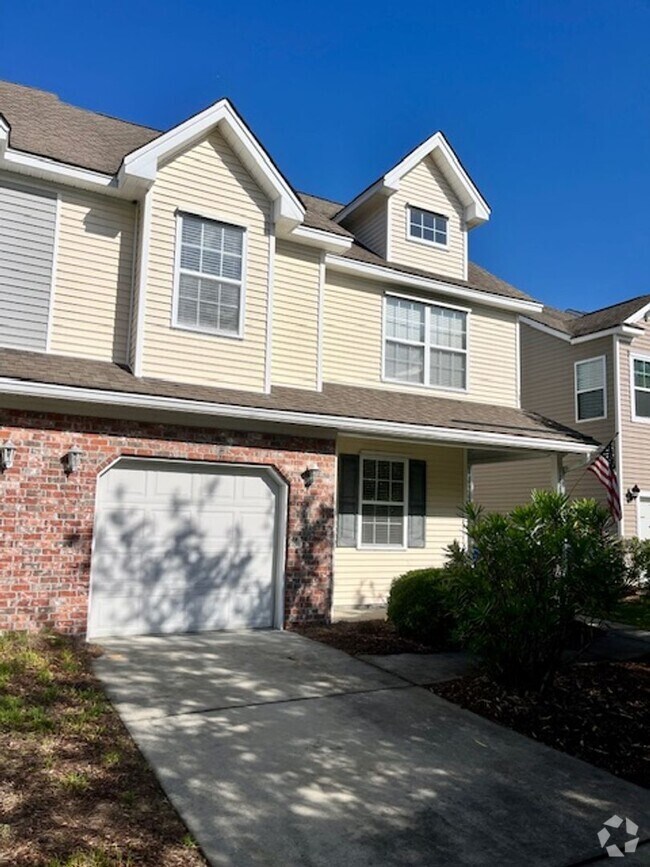 The Gates of Fenwick Plantation Apartments for Rent with Parking