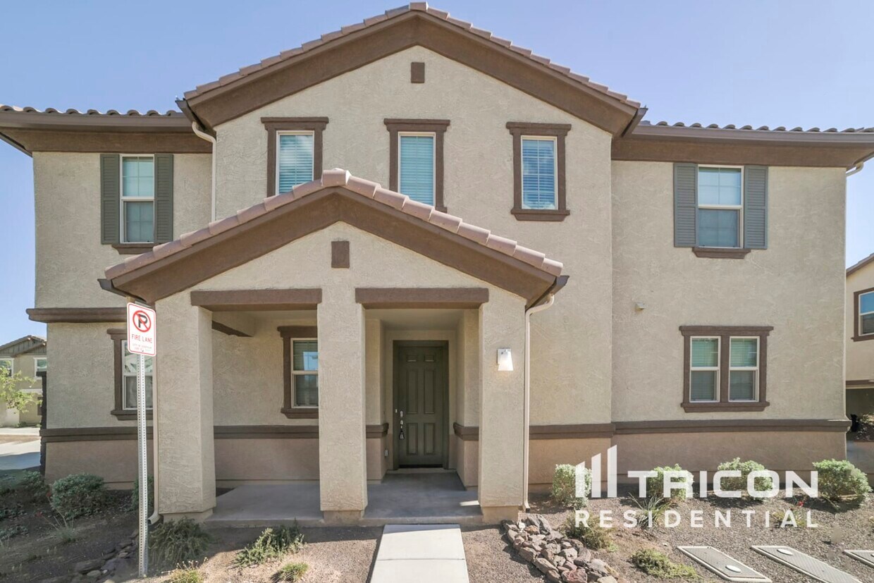 Primary Photo - 16221 W La Ventilla Way Goodyear AZ