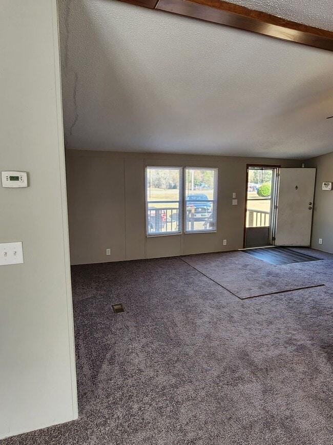 Building Photo - 7965 E Oglethorpe Hwy