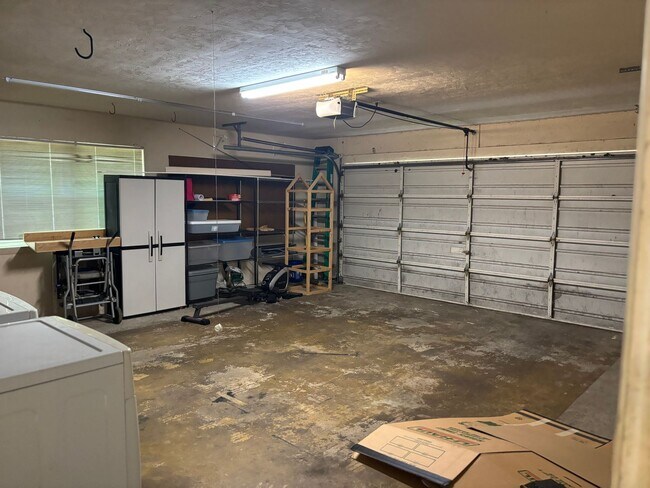 Foto del edificio - AVAILABLE FALL 2026!!! BEAUTIFUL 3 BEDROOM HOME