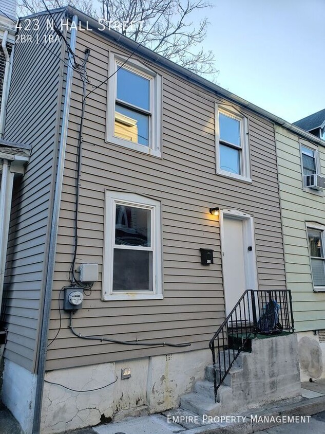 Primary Photo - Single Family: 2 Bedroom / 1 Bathroom in A...