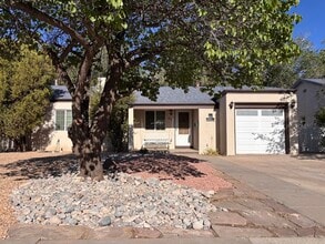 Building Photo - 801 Solano Dr NE