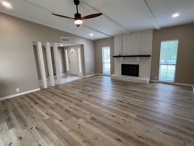 Building Photo - 6700 Forestview Dr