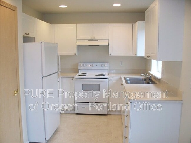 Building Photo - 3633 NE 158th Ave