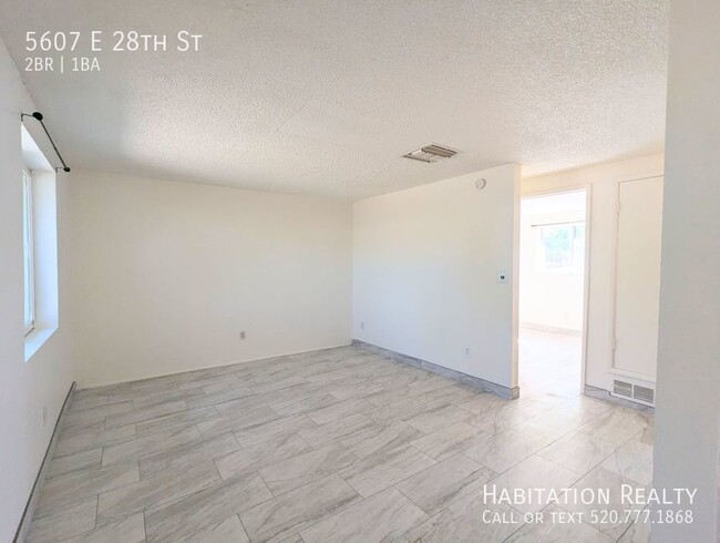 Foto del edificio - 2Bed/1Bath w/ large enclosed yard, near DM...