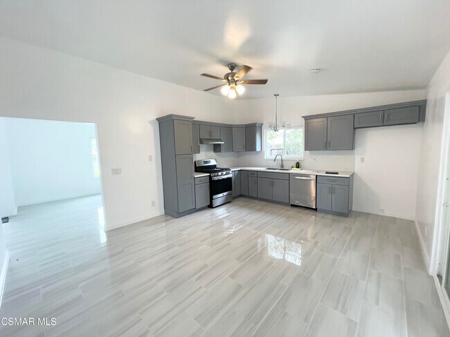 Foto del edificio - 6676 N Columbia Ave