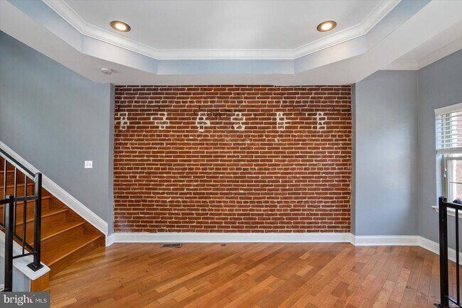 Foto del edificio - 104 N Patterson Park Ave