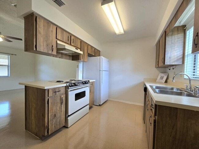 Building Photo - 3932 Spoonbill Ct