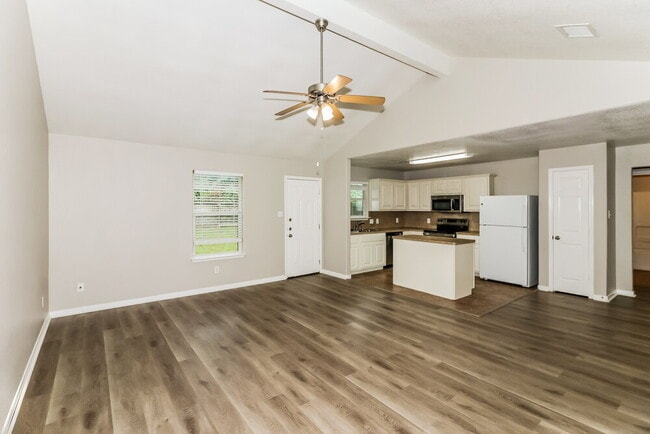 Building Photo - 29114 Red River Loop