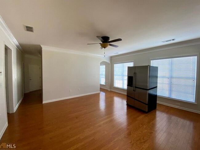 Building Photo - 6202 Longleaf Dr