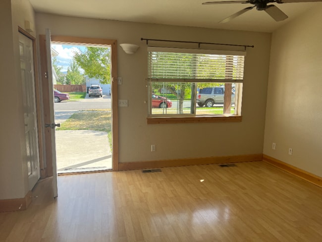 Building Photo - 2515 Lily Dr