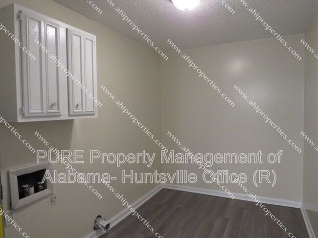 Building Photo - 3005 Jenny Avenue