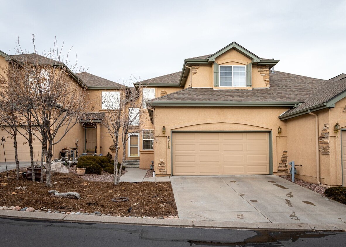 Foto principal - Gorgeous 4 Bedroom Townhome at Sonnet Spri...