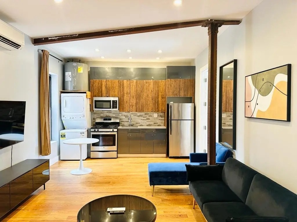 Furnished room/NOT APARTMENT - Furnished room/NOT APARTMENT