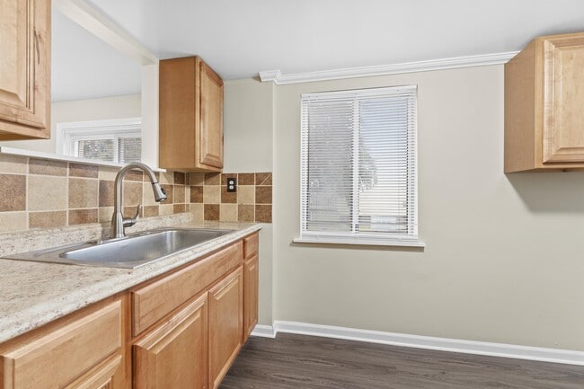 Foto del edificio - 2040 Austin Ave