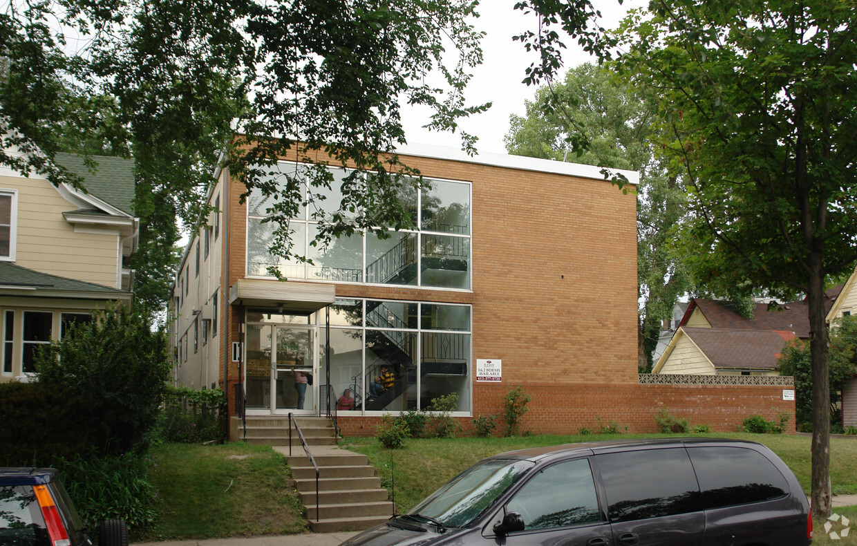 Building Photo - 3312 Pillsbury Ave
