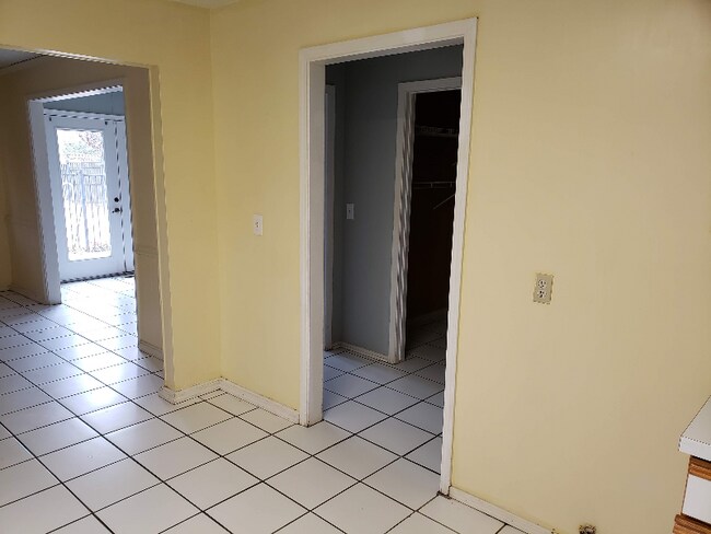 Building Photo - 4109 S Juniper Ave