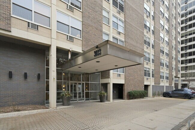Foto del edificio - 3033 N Sheridan Rd