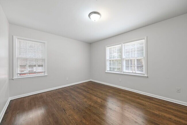 Foto del edificio - 3843 Blue Jay Rd