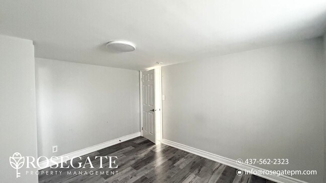Photo du bâtiment - Charming 2-Bedroom Basement Unit in Scarbo...