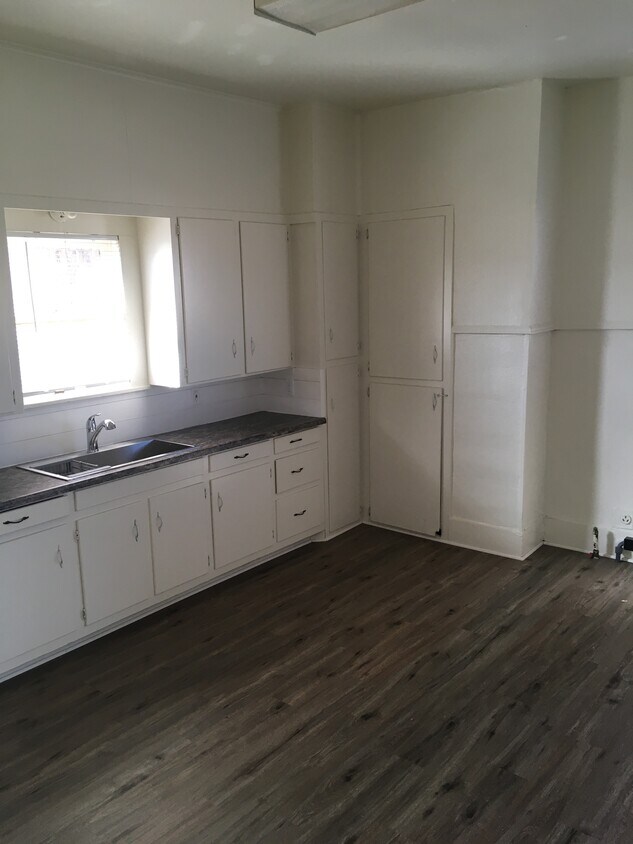 kitchen - 602 Palo Pinto St