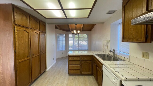 Foto del edificio - 228 Puddingstone Rd