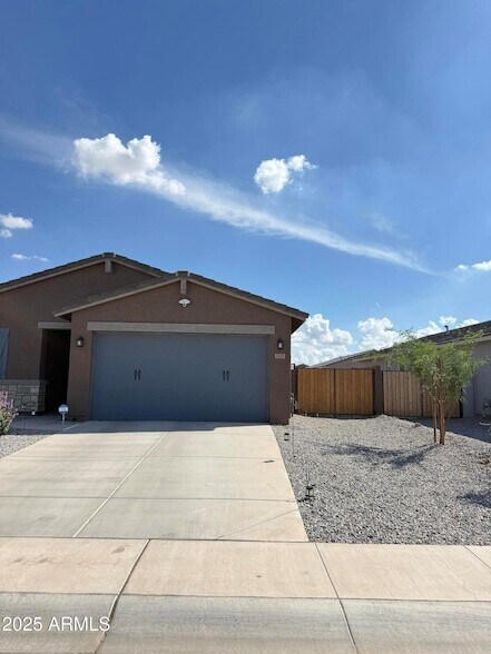 Foto principal - 2609 E San Miguel Dr